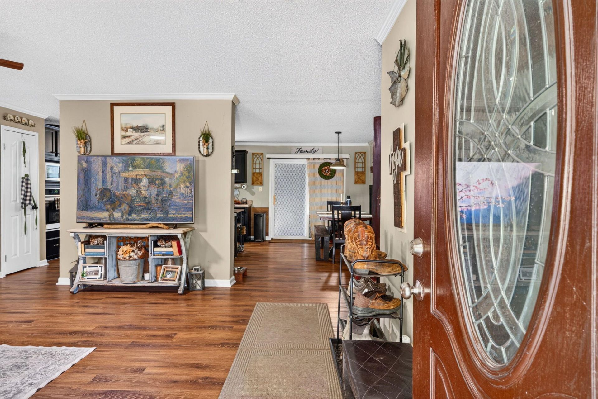 146 Glen Street Photo 6