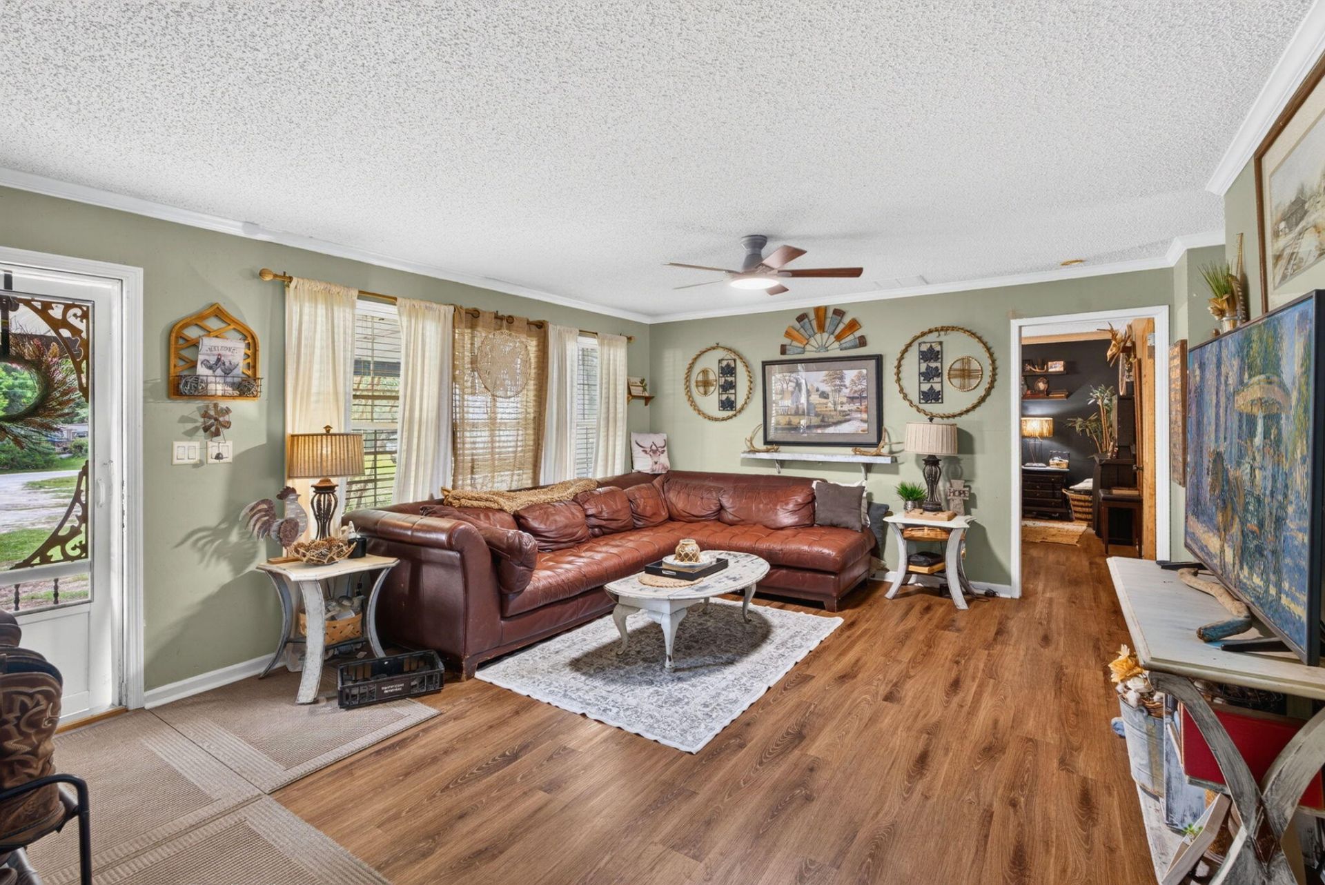 146 Glen Street Photo 8