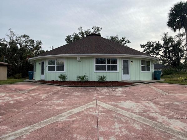 15539 CHAMBERLAIN BOULEVARD , PORT CHARLOTTE, FL 33953