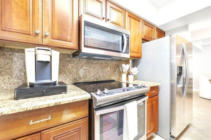 101 Plaza Real S, Unit 606, Boca Raton, FL 33432 Photo