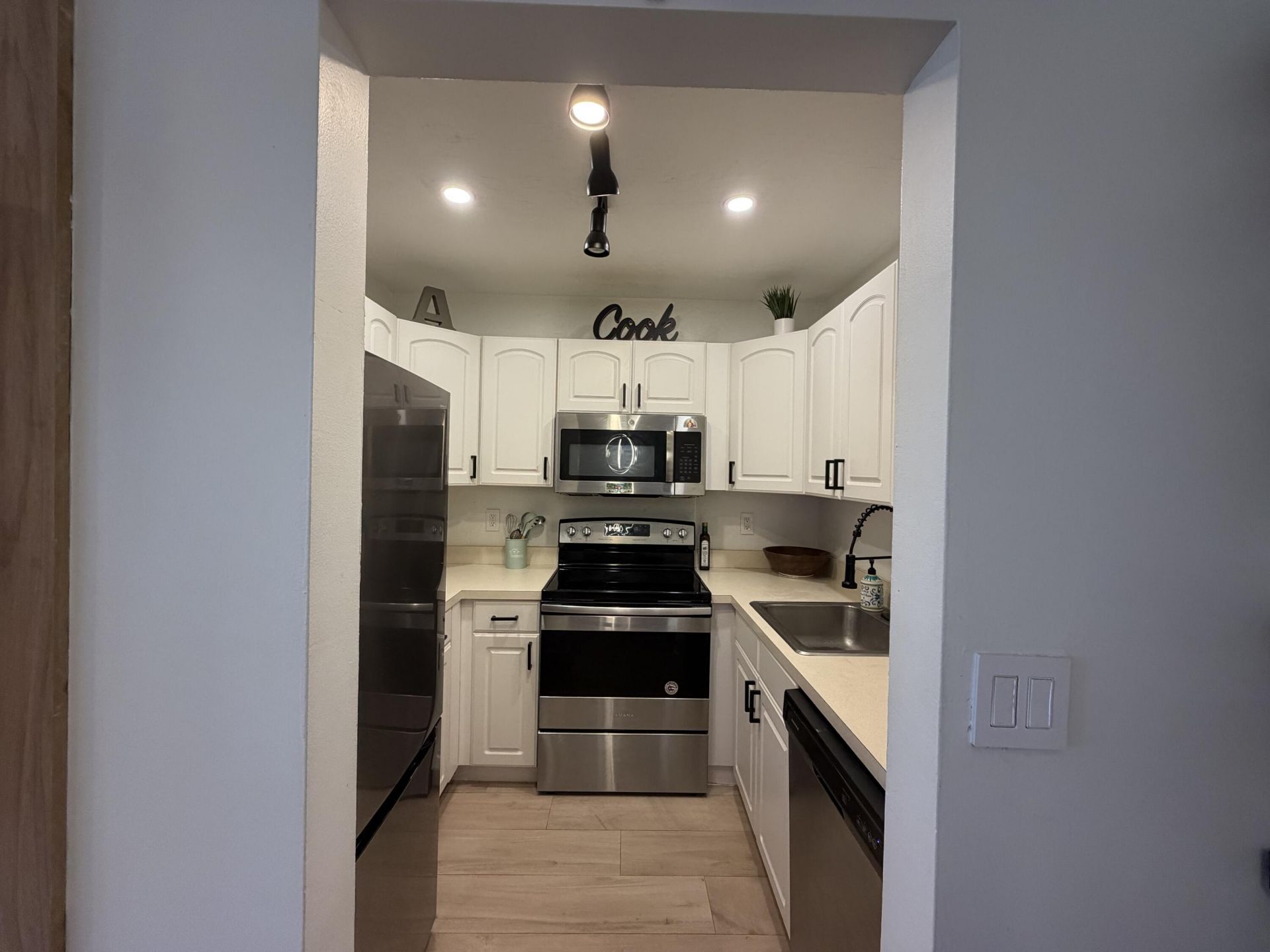 180 Cypress Club Drive, Unit 815, Pompano Beach, FL 33060 Photo
