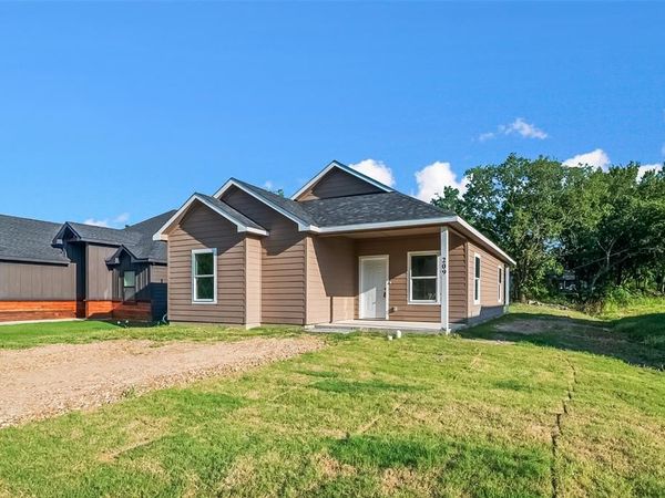 209 W Elm Street, Whitewright, TX 75491