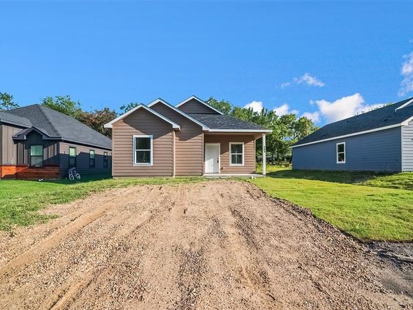 209 W Elm Street, Whitewright, TX 75491
