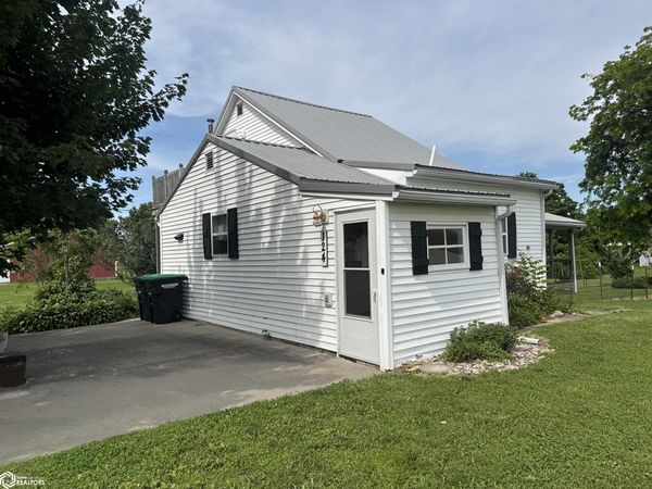 124 N Cross Street, Birmingham, IA 52535