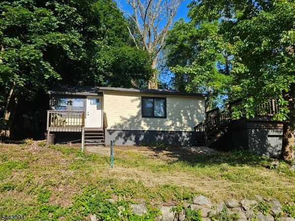 43 E Shore Trl, Hardyston, NJ 07460