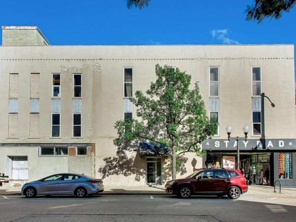 402 E State Street , Rockford, IL 61104