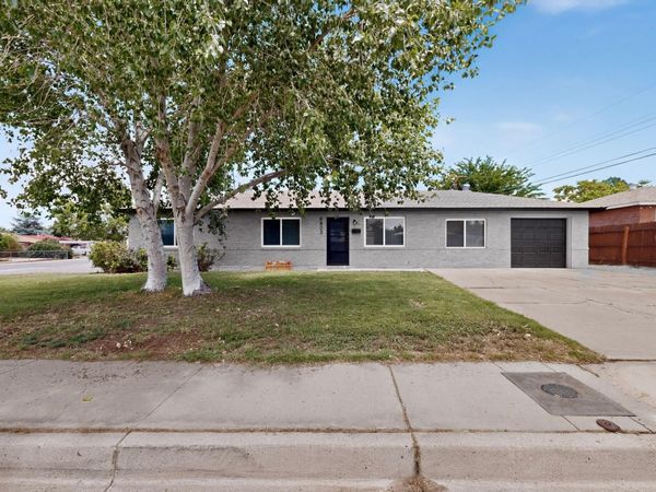 8803 Los Arboles Avenue NE, Albuquerque, NM 87112