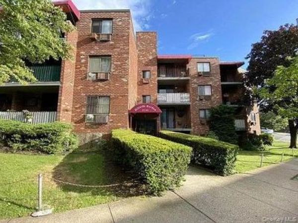 5745 74th Street , Unit 305, Middle Village, NY 11379