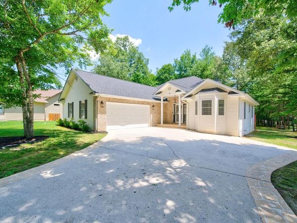 35 Leaf Circle, Crossville, TN 38558