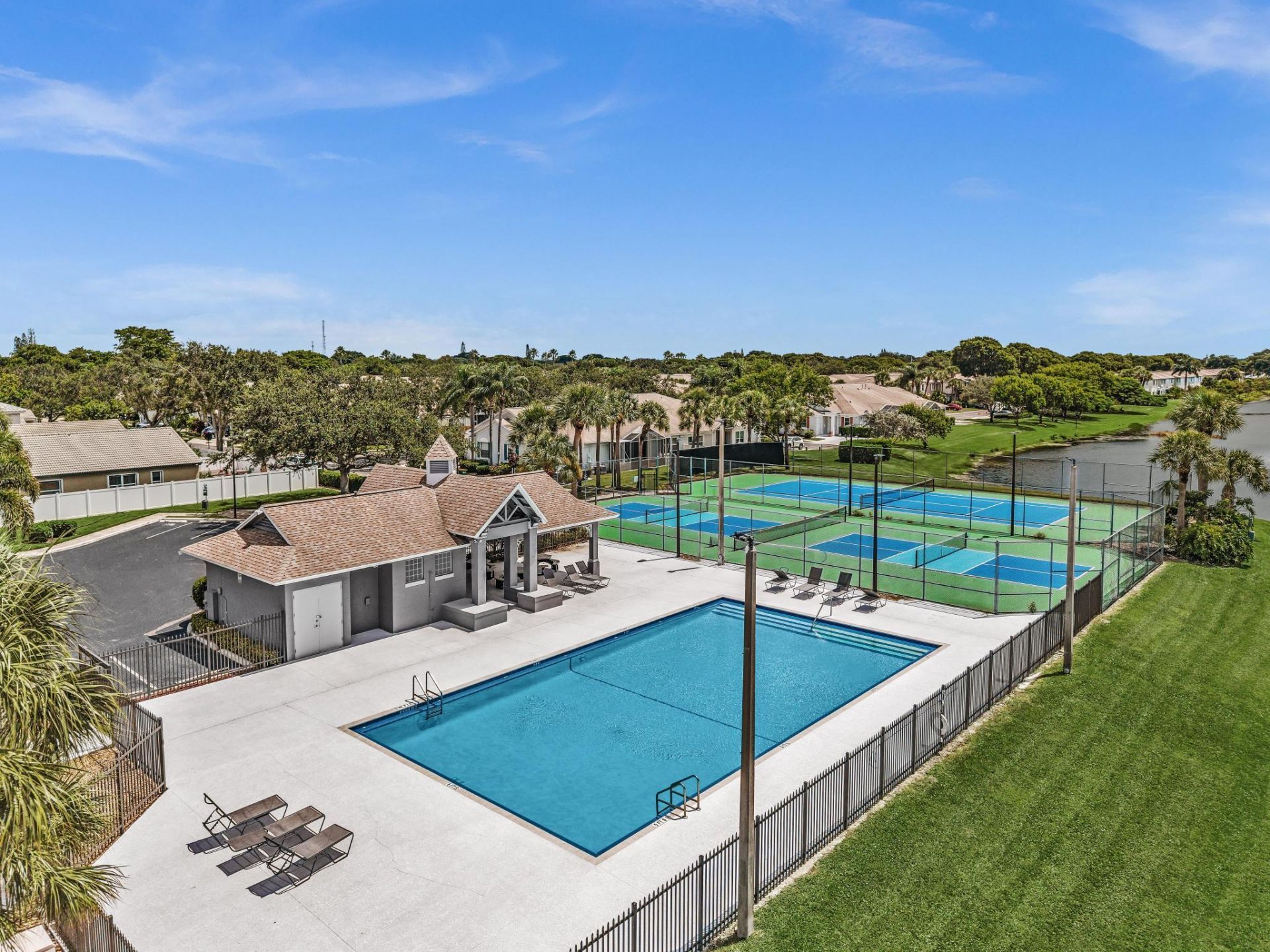 6001 Harbor Isle Way, Unit 494, Tamarac, FL 33321 Photo