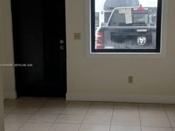 2067 W 62nd St , Hialeah, FL 33016