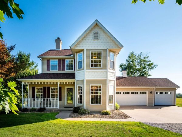 465 TOWNHALL Road, Germantown Hills, IL 61548