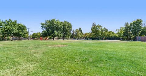 7570 Burgoyne Ln, Sacramento, CA 95823 Photo