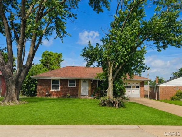 9945 Live Oak Court , Affton, MO 63123