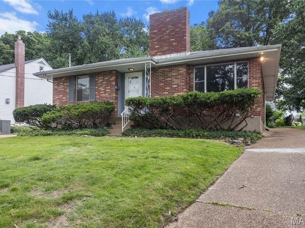 1053 Chelsea Avenue, Glendale, MO 63122