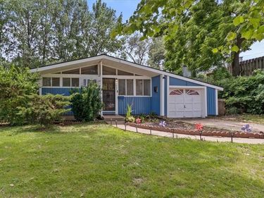 1907 NE 57th Street, Gladstone, MO 64118