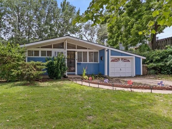 1907 NE 57th Street, Gladstone, MO 64118