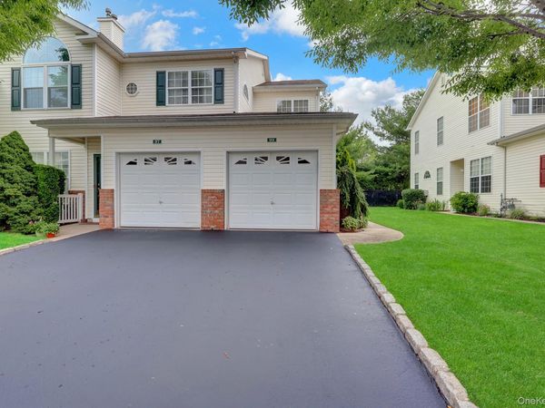 99 Constantine Way , Mount Sinai, NY 11766
