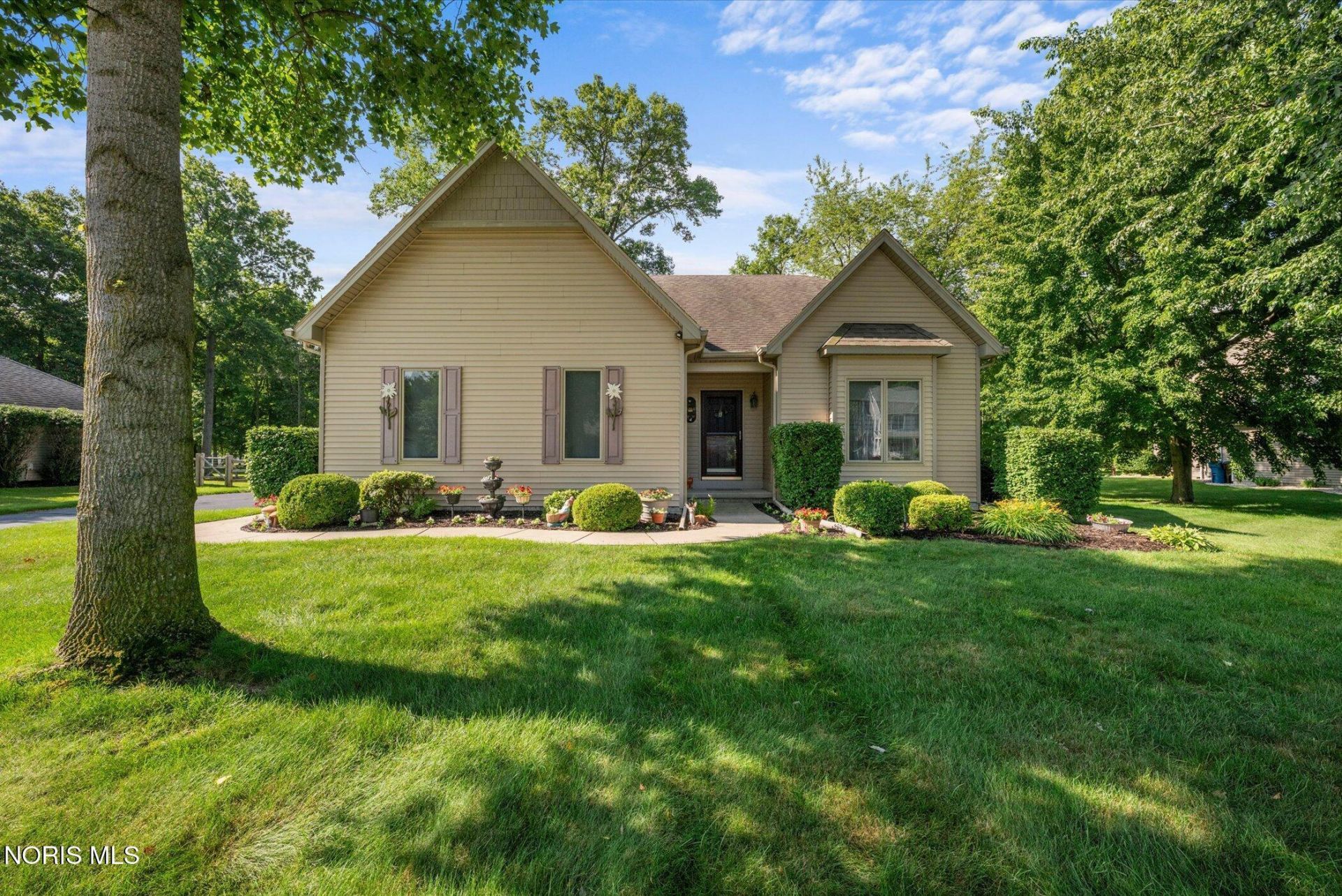 8339 Sycamore Woods Lane, Holland, OH 43528 Main Photo