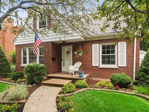 501 N Douglas Avenue , Arlington Heights, IL 60004