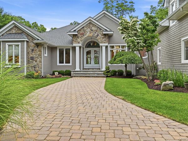 58 South Path , Calverton, NY 11933