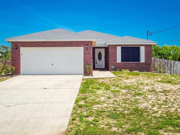 2104 Frontera St, Navarre, FL 32566
