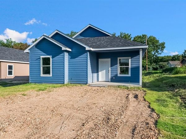 211 W Elm Street, Whitewright, TX 75491