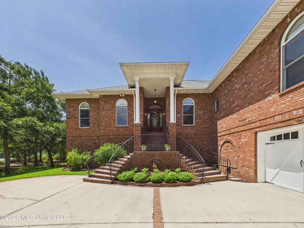 2816 Eagle Pine Drive, Ocean Springs, MS 39564
