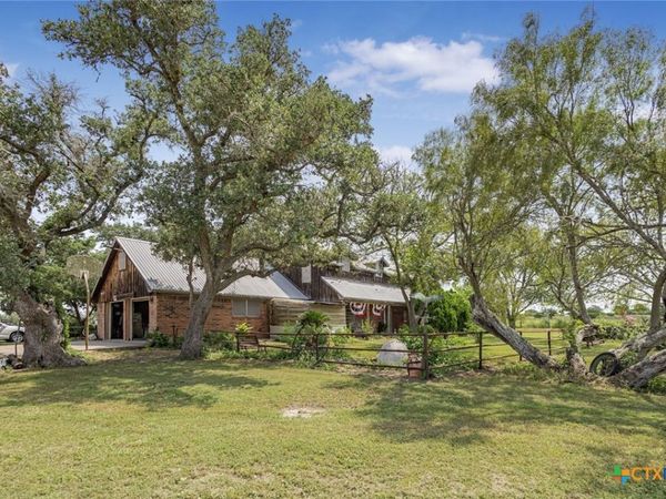 267 Center School Road , Yoakum, TX 77995