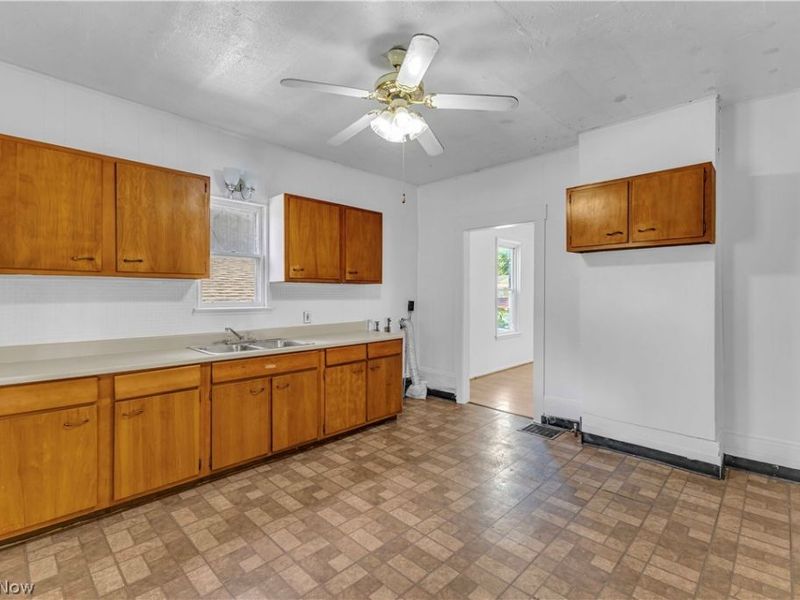 315 Plymouth Avenue, Girard, OH 44420 Photo 11