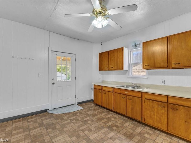 315 Plymouth Avenue, Girard, OH 44420 Photo 9