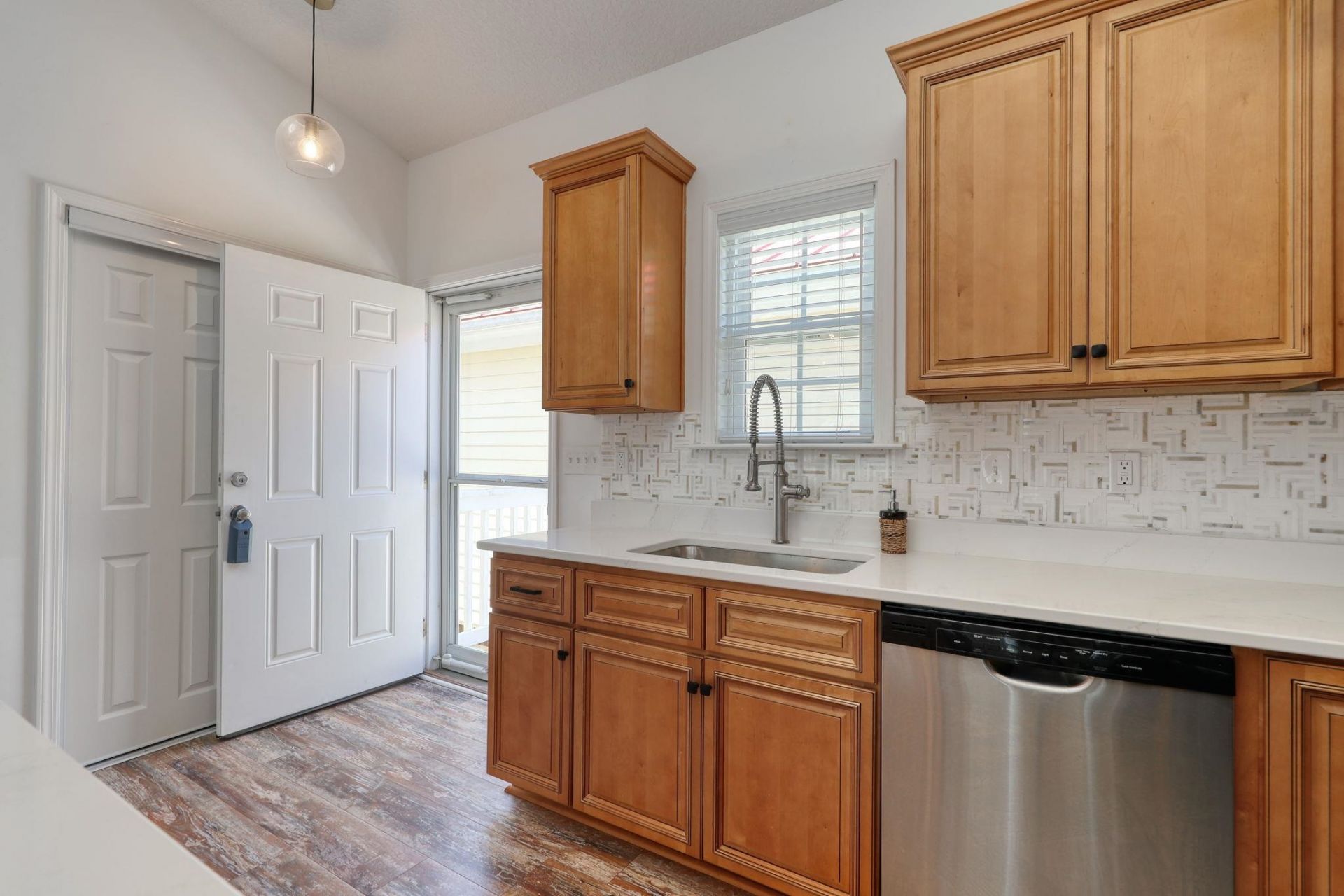 502 Castellar Ln. Photo 13