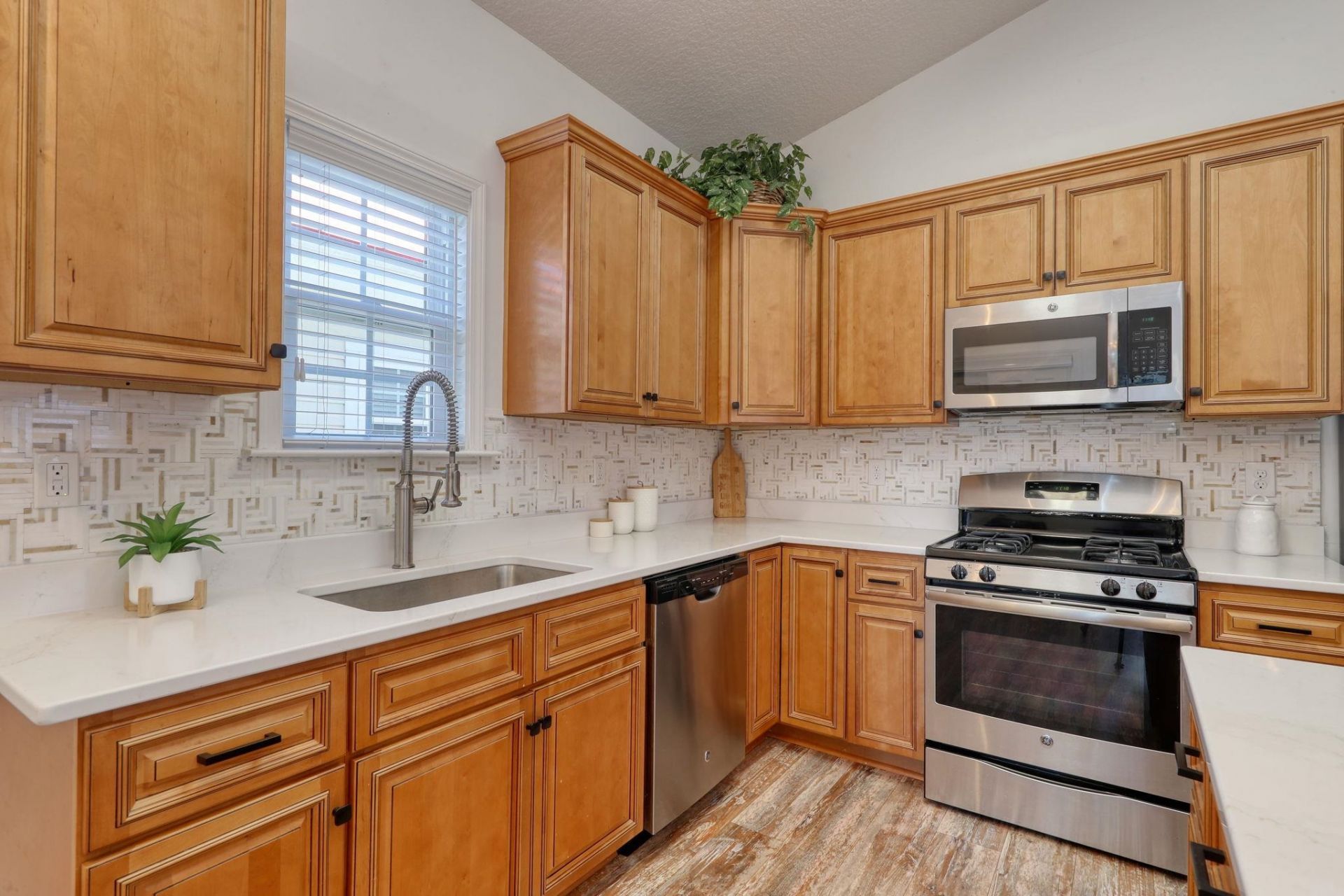 502 Castellar Ln. Photo 23