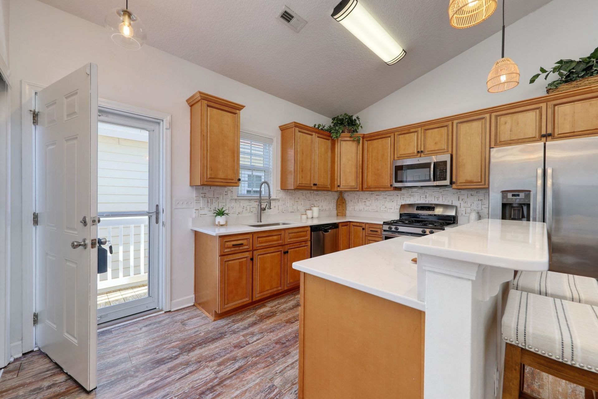502 Castellar Ln. Photo 24