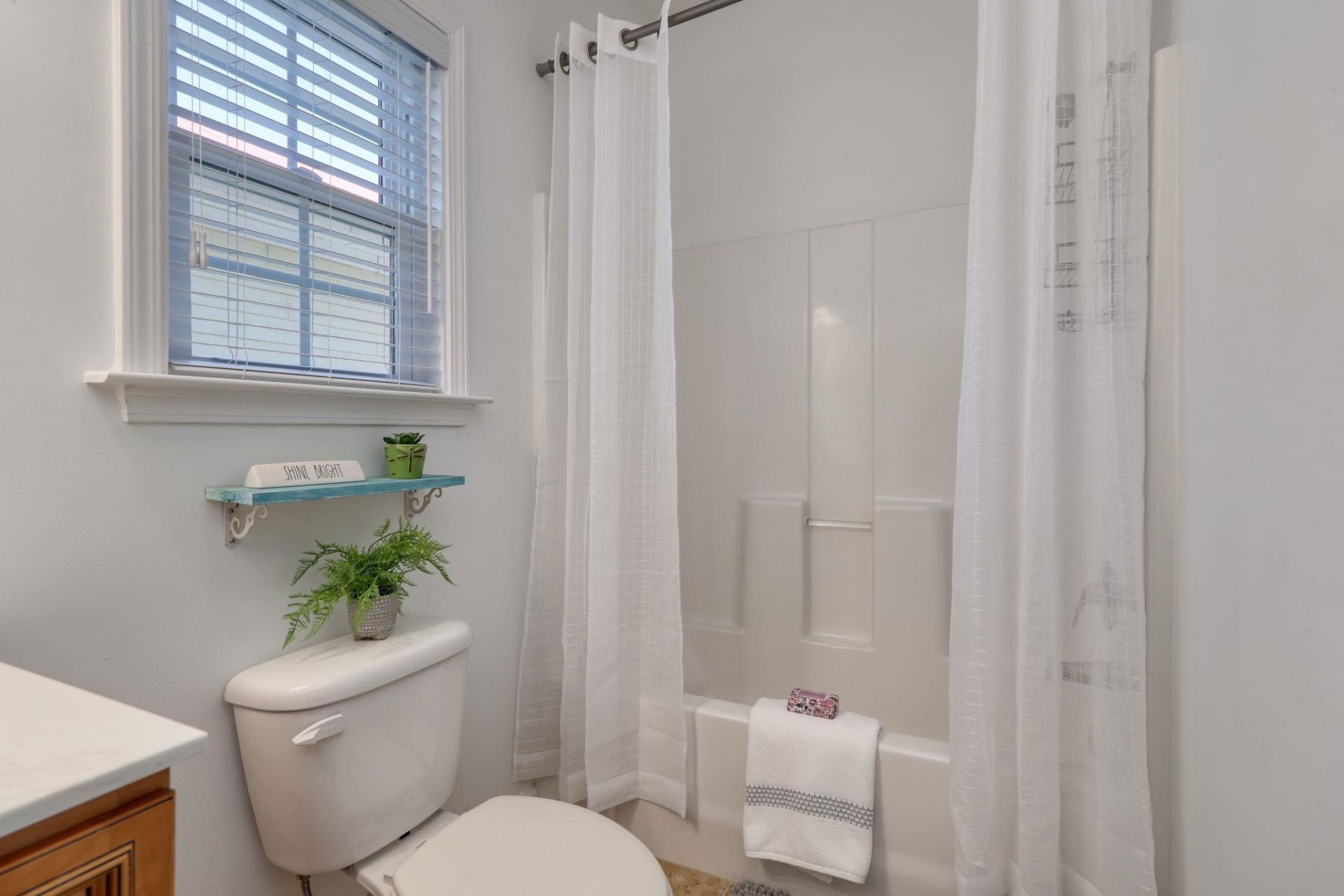 502 Castellar Ln. Photo 48