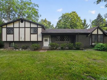 16955 English Road, Manchester, MI 48158