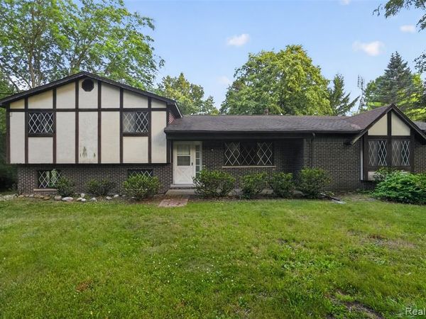 16955 English Road, Manchester, MI 48158