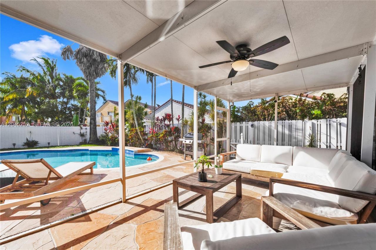 18910 NW 10th Ter, Pembroke Pines, FL 33029 Photo