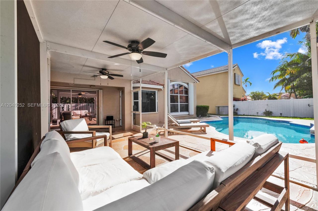 18910 NW 10th Ter, Pembroke Pines, FL 33029 Photo