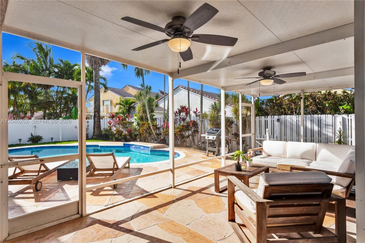 18910 NW 10th Ter, Pembroke Pines, FL 33029 Photo