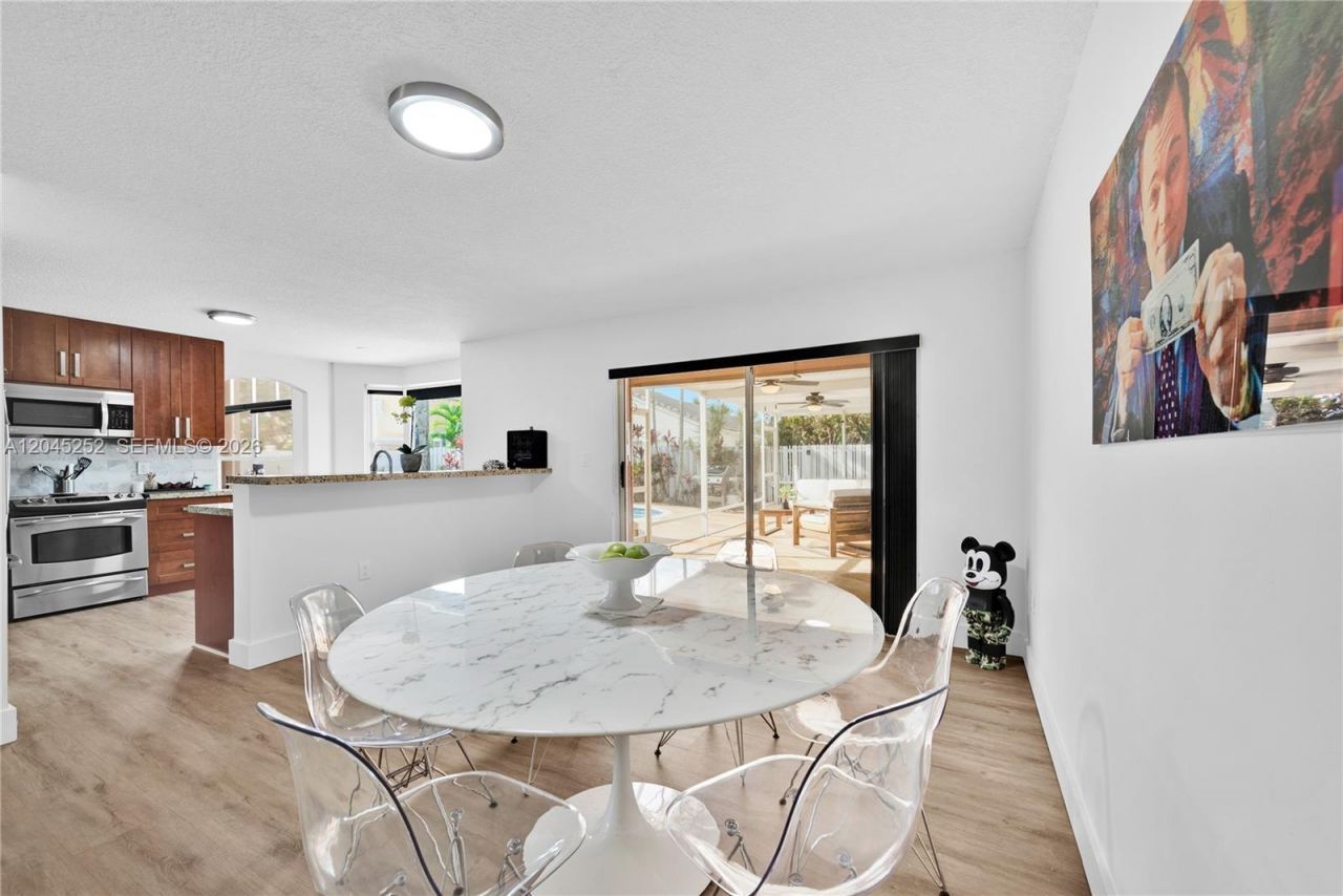 18910 NW 10th Ter, Pembroke Pines, FL 33029 Photo
