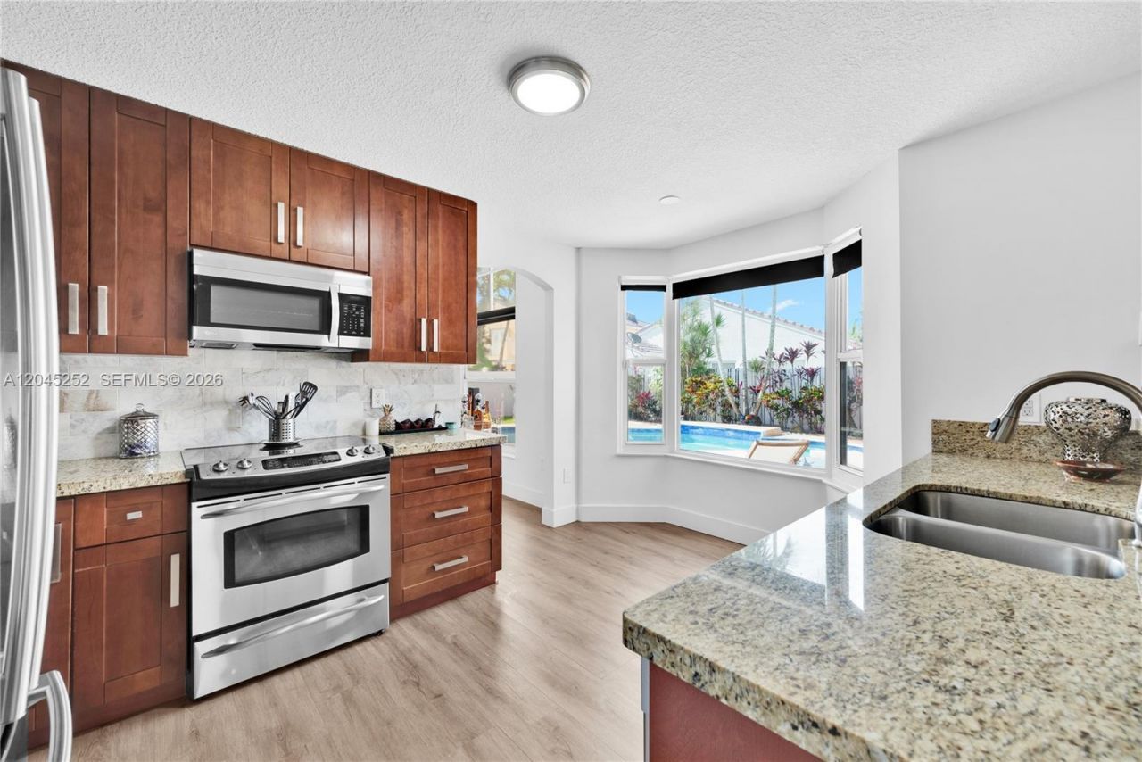 18910 NW 10th Ter, Pembroke Pines, FL 33029 Photo