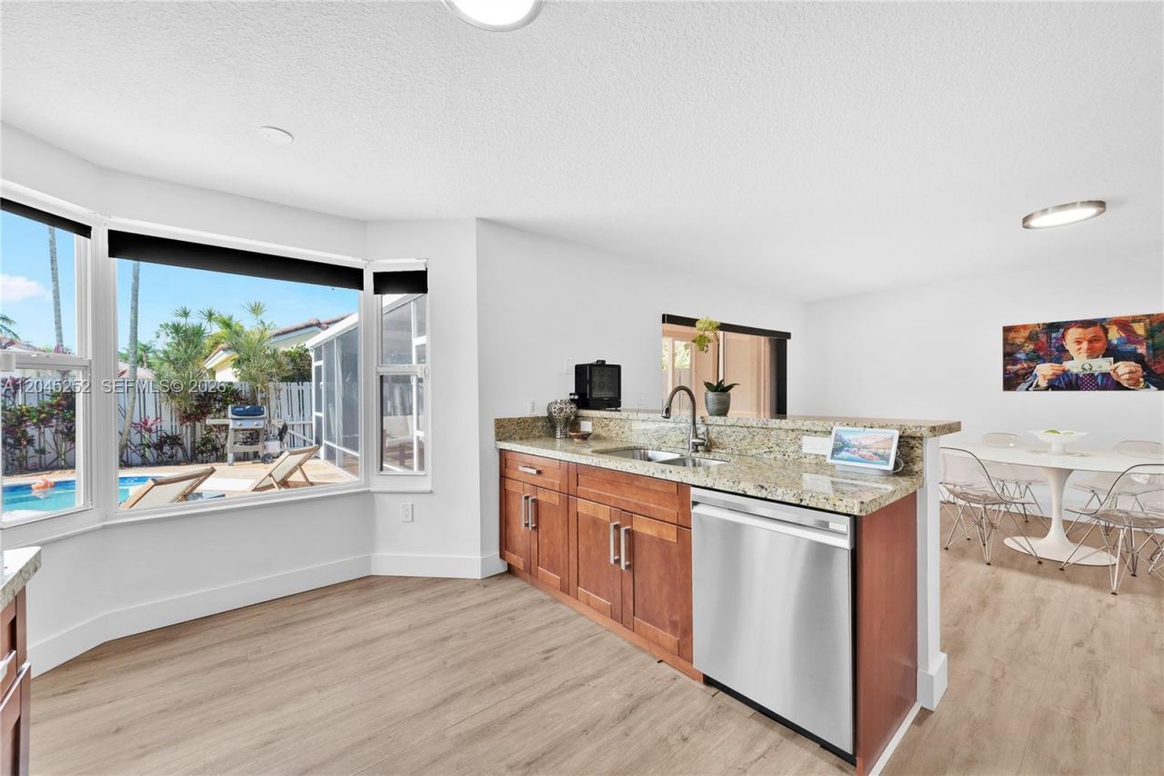 18910 NW 10th Ter, Pembroke Pines, FL 33029 Photo