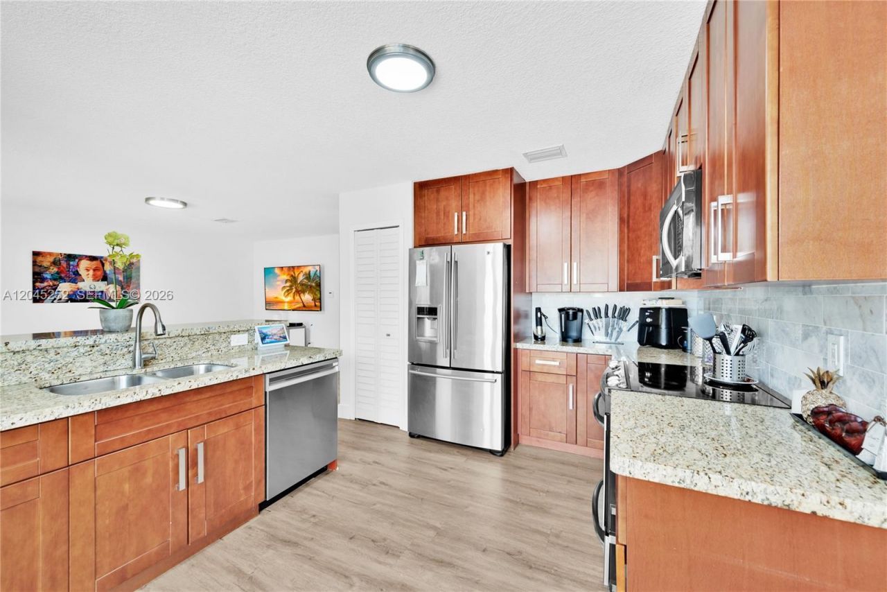 18910 NW 10th Ter, Pembroke Pines, FL 33029 Photo