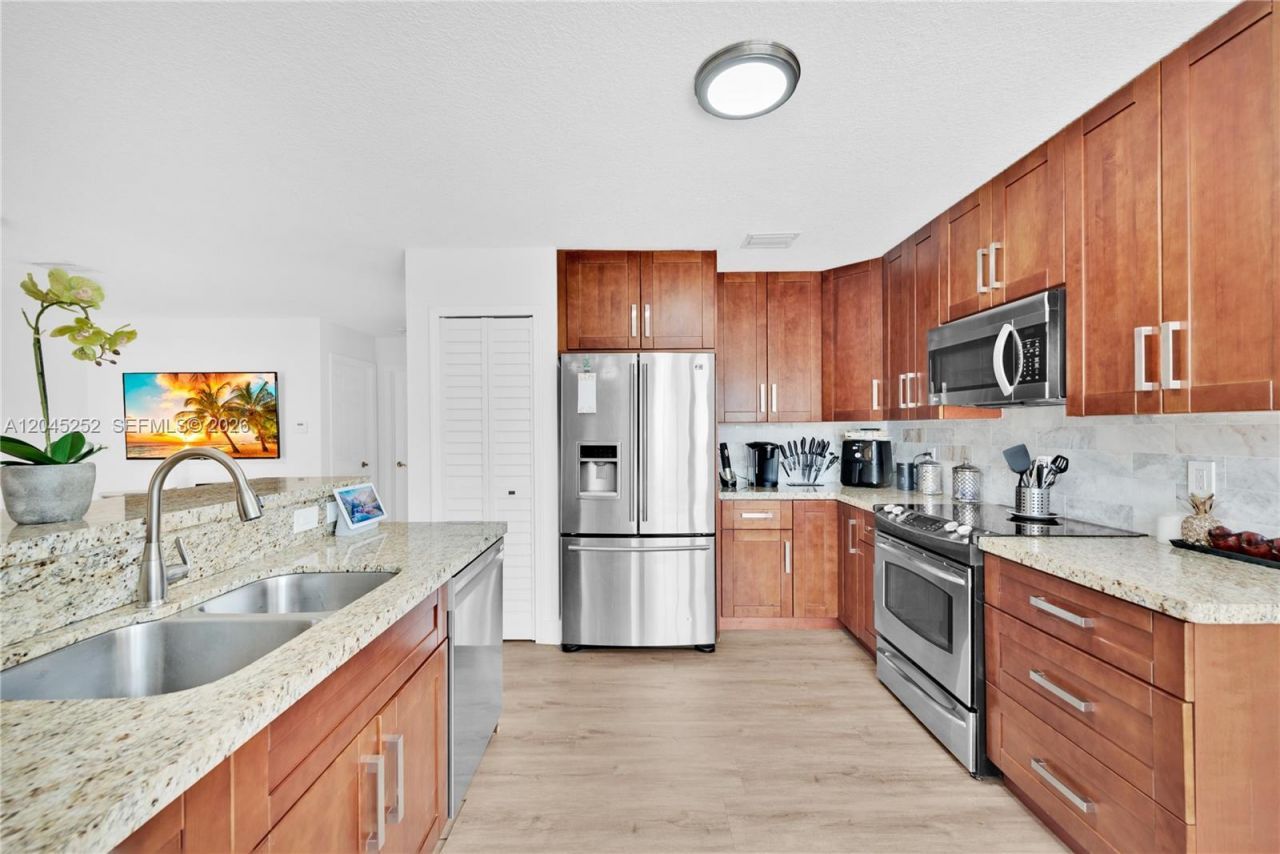 18910 NW 10th Ter, Pembroke Pines, FL 33029 Photo