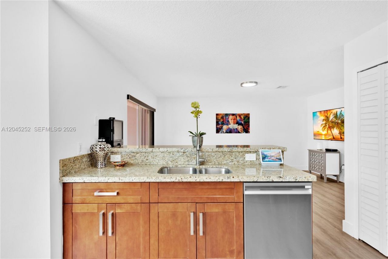 18910 NW 10th Ter, Pembroke Pines, FL 33029 Photo