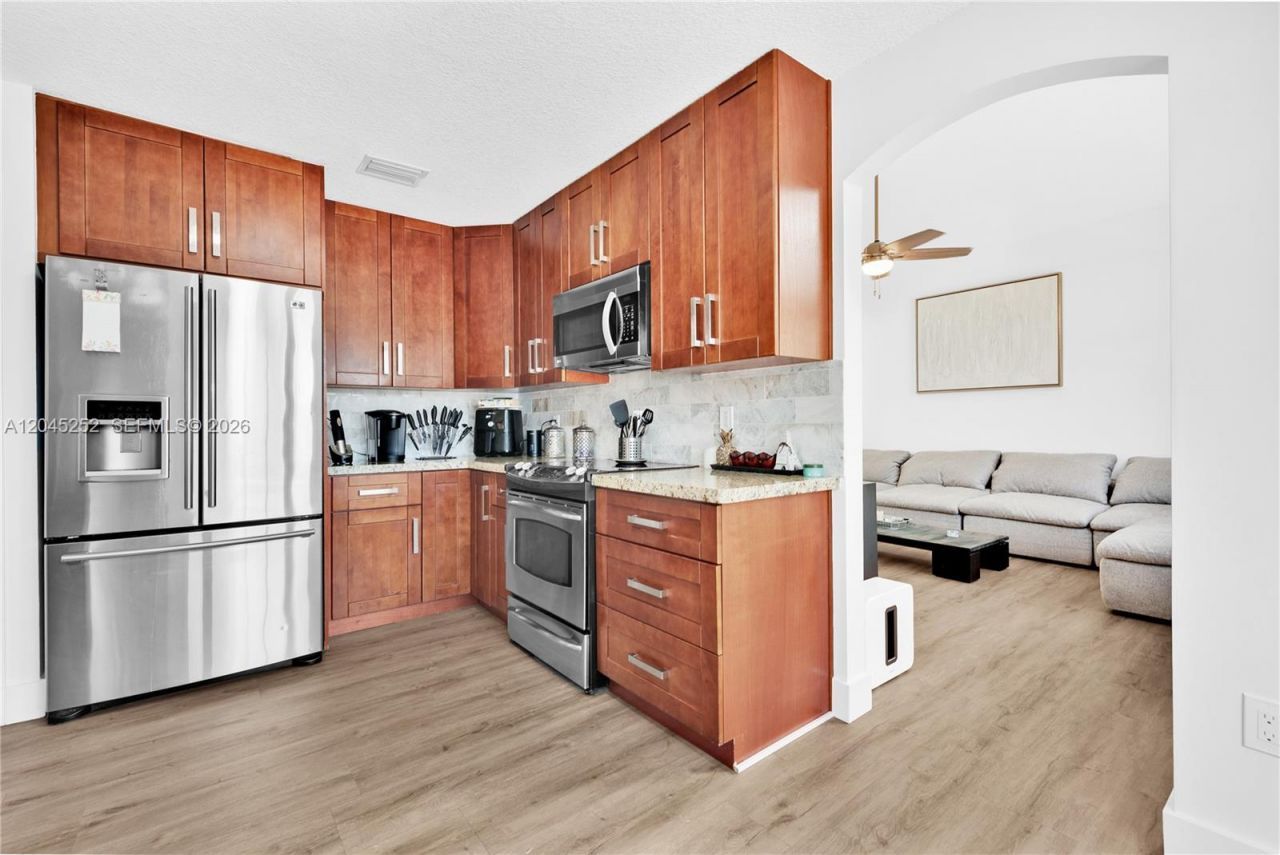 18910 NW 10th Ter, Pembroke Pines, FL 33029 Photo