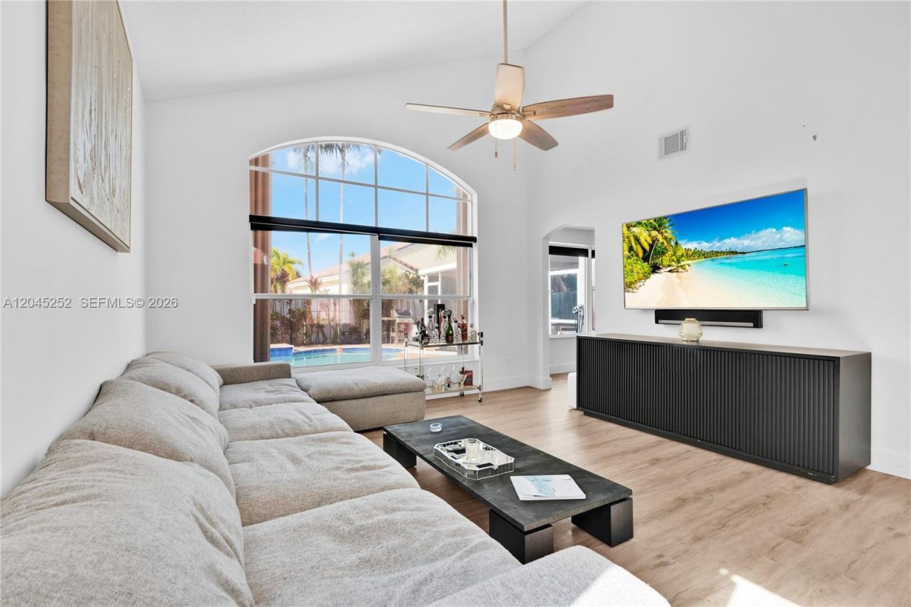 18910 NW 10th Ter, Pembroke Pines, FL 33029 Photo