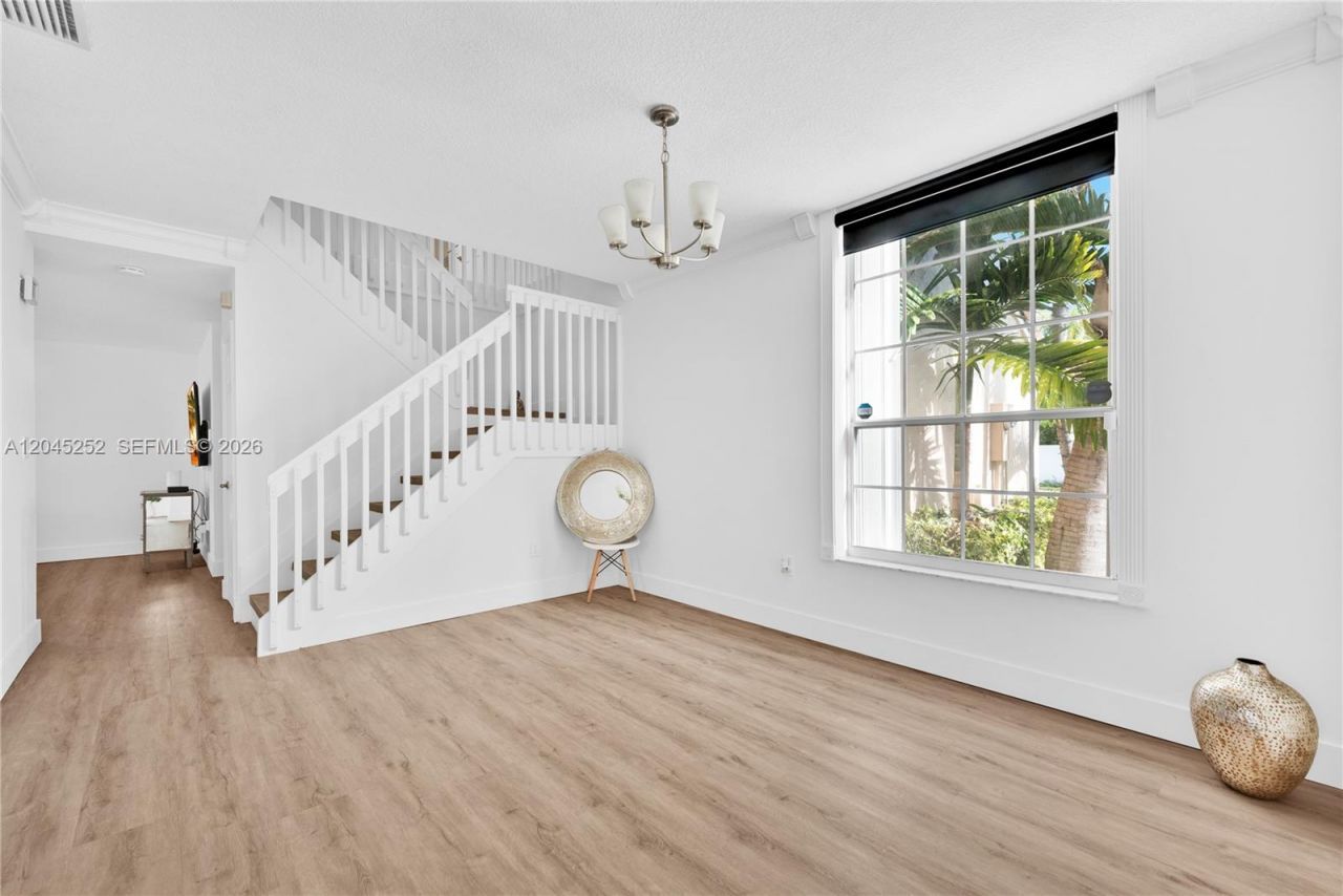 18910 NW 10th Ter, Pembroke Pines, FL 33029 Photo
