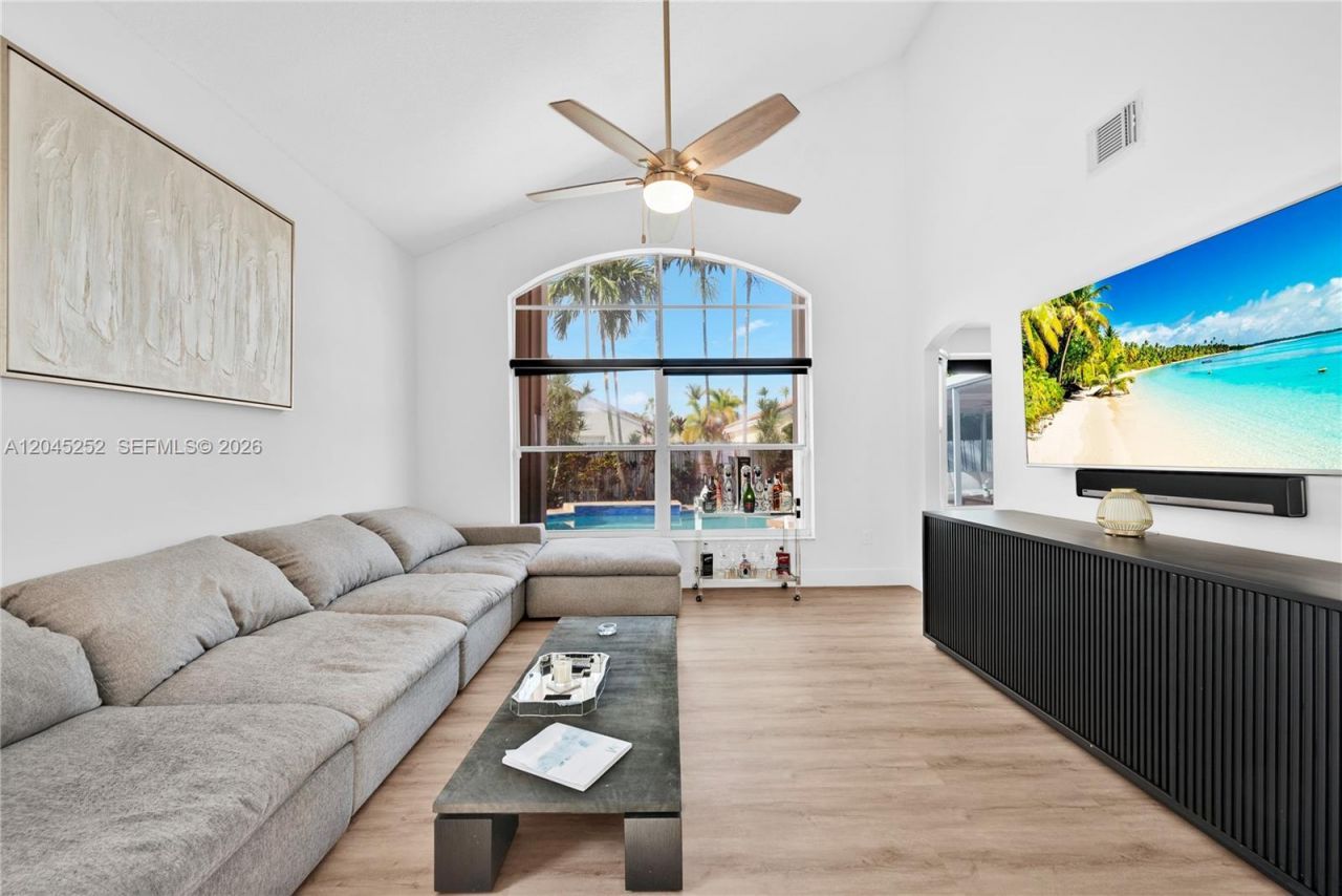 18910 NW 10th Ter, Pembroke Pines, FL 33029 Photo